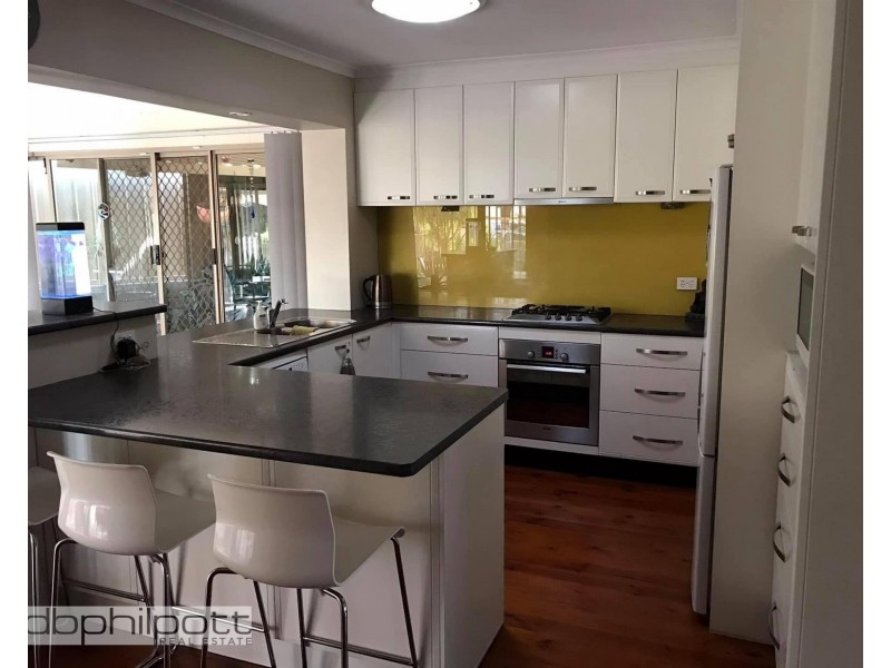 18 Warren Road, Para Vista SA 5093