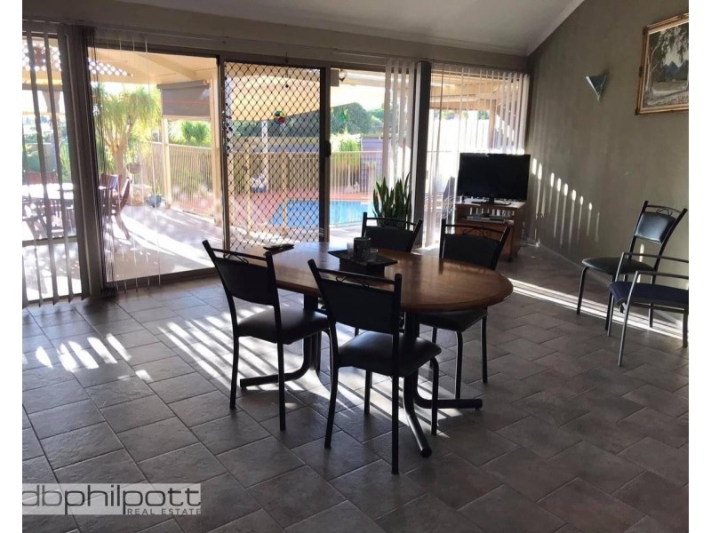 18 Warren Road, Para Vista SA 5093