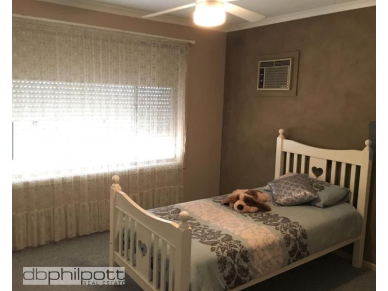 18 Warren Road, Para Vista SA 5093