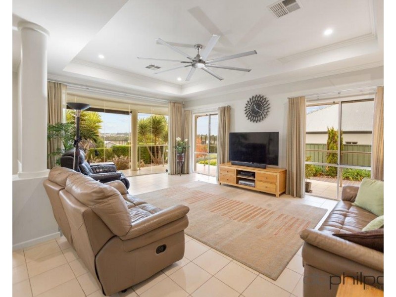 20 Queen Louisa Drive, Long Flat SA 5253