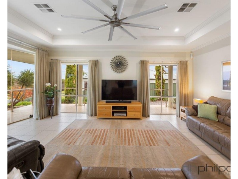 20 Queen Louisa Drive, Long Flat SA 5253