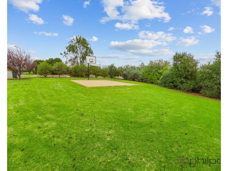 20 Queen Louisa Drive, Long Flat SA 5253
