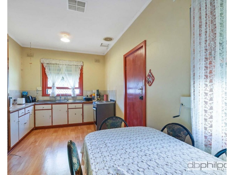 17 Longleat Road, Elizabeth Vale SA 5112