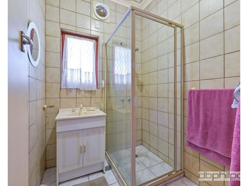 17 Longleat Road, Elizabeth Vale SA 5112