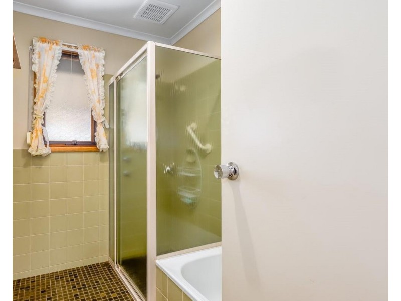 6 Hilliard Place, Para Vista SA 5093
