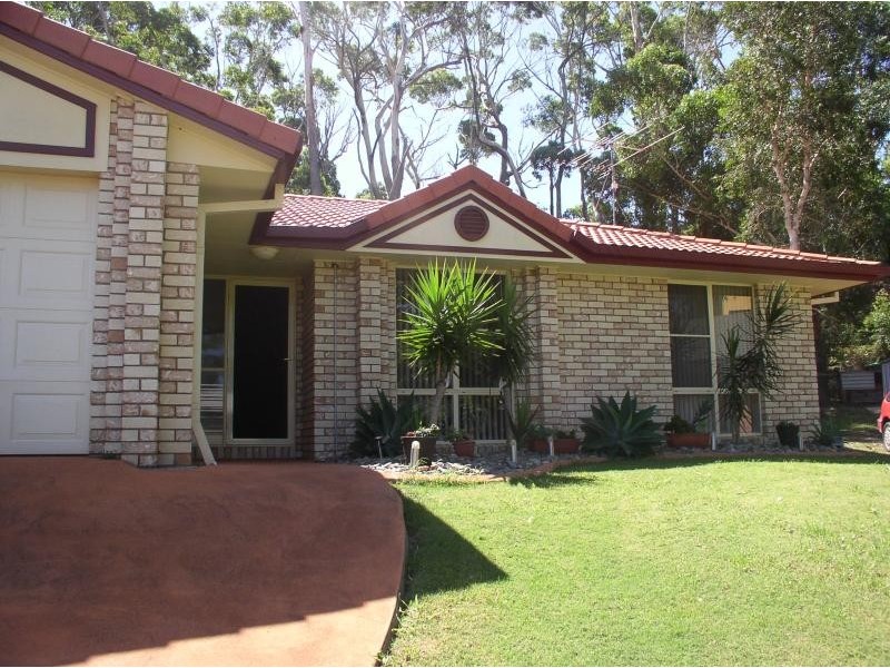 13 McPhee Cl, Woolgoolga NSW 2456