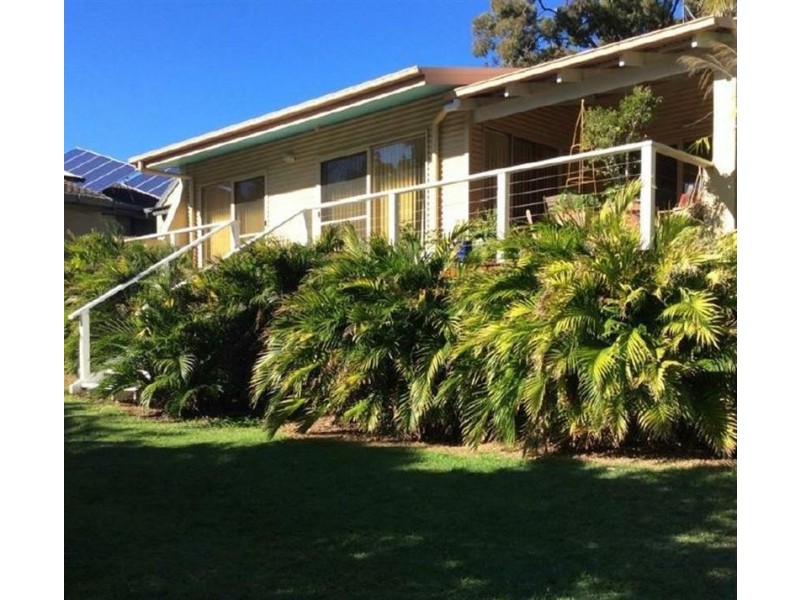 2/1 Lakeview  Avenue, Safety Beach NSW 2456