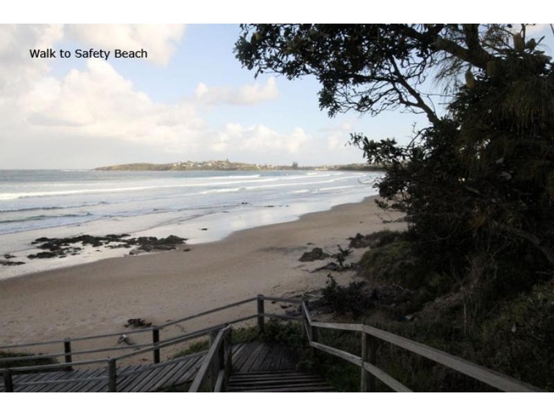 17 Schofield Dr, Safety Beach NSW 2456