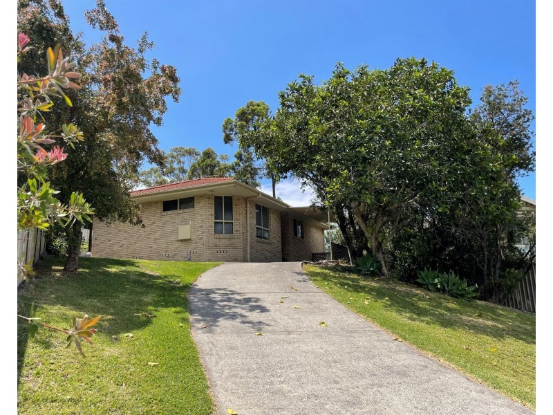 6 McPhee  Close, Woolgoolga NSW 2456