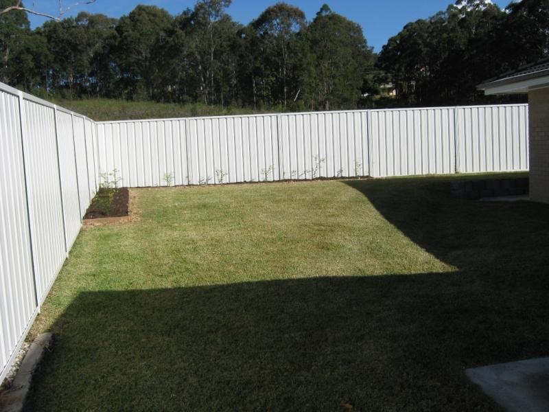 4 Outrigger Pl, Safety Beach NSW 2456