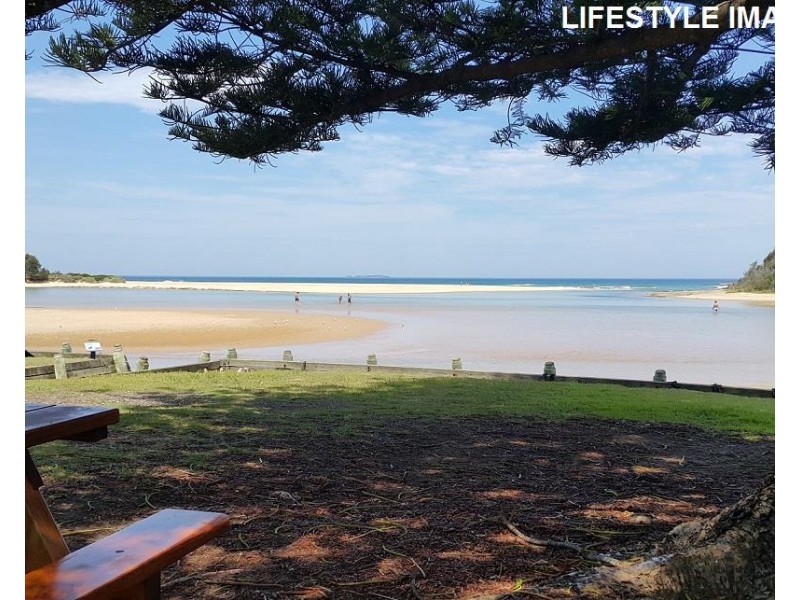 8 Rushton Avenue, Moonee Beach NSW 2450