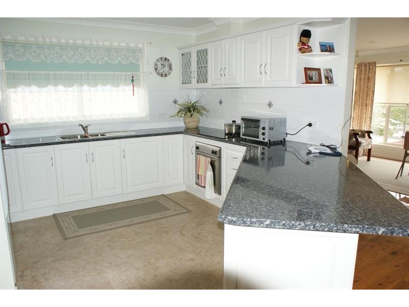 13 Lake View Ave, Safety Beach NSW 2456