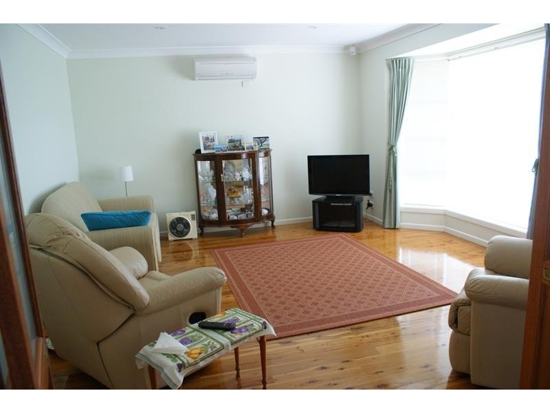 13 Lake View Ave, Safety Beach NSW 2456