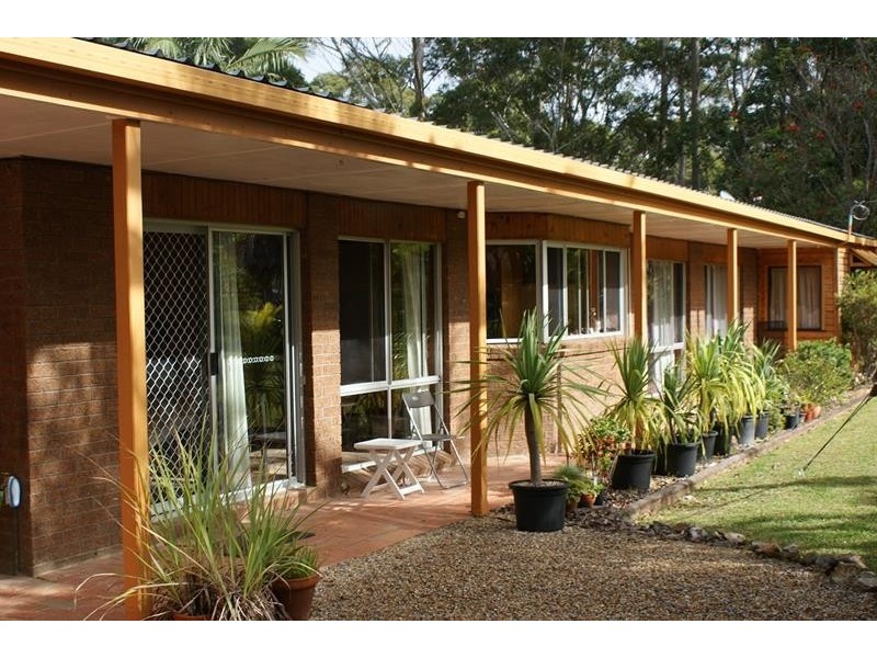 11 Pont Cl, Emerald Beach NSW 2456
