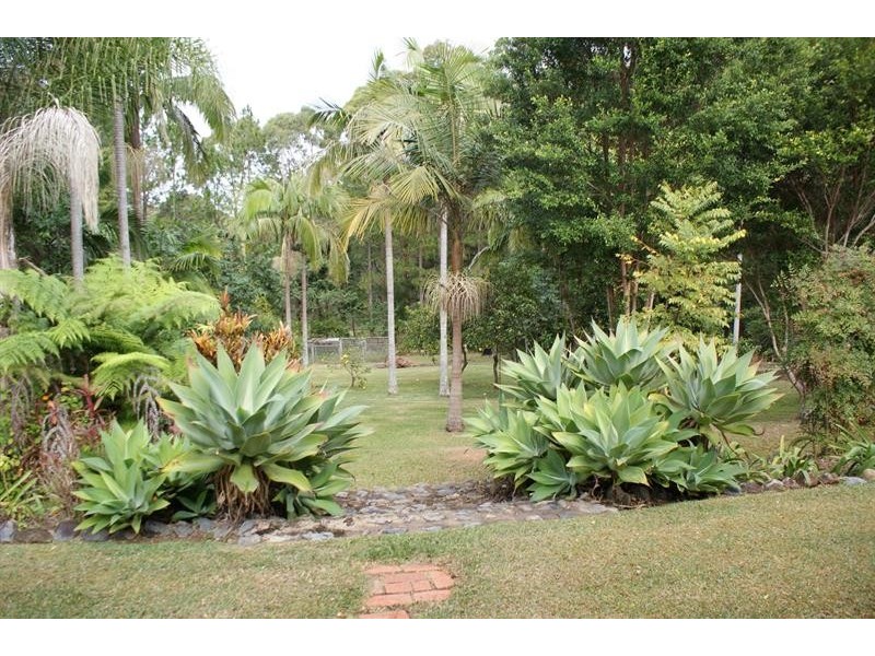 11 Pont Cl, Emerald Beach NSW 2456