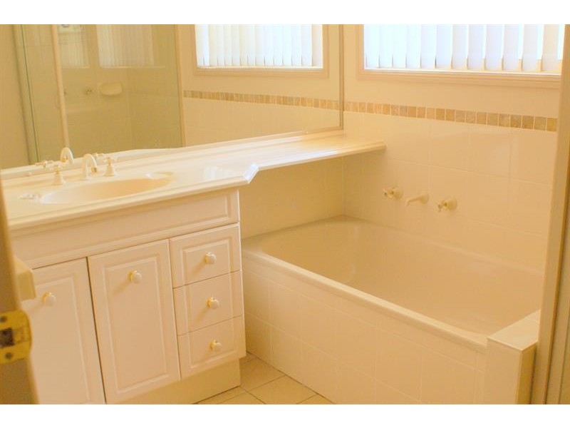 13 McPhee Cl, Woolgoolga NSW 2456