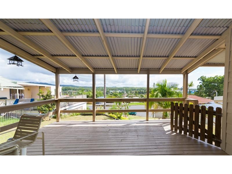 6 Barnes St, Woolgoolga NSW 2456