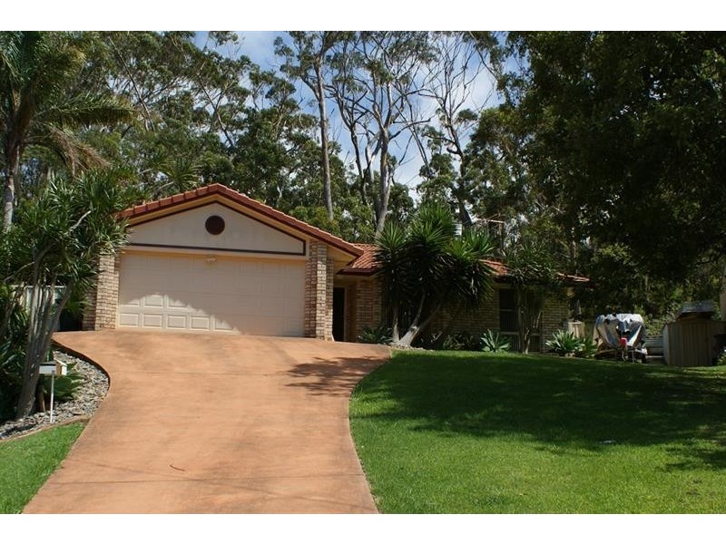 13 McPhee Cl, Woolgoolga NSW 2456