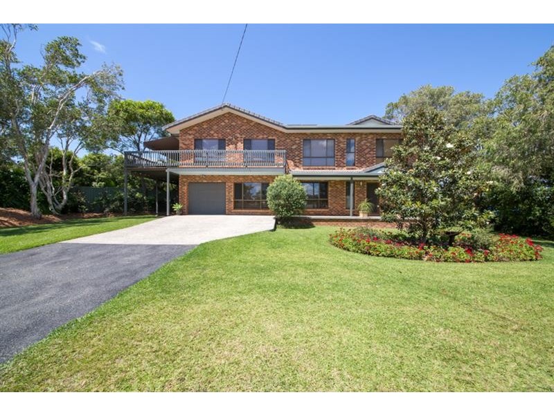 2 Fuller St, Arrawarra Headland NSW 2456