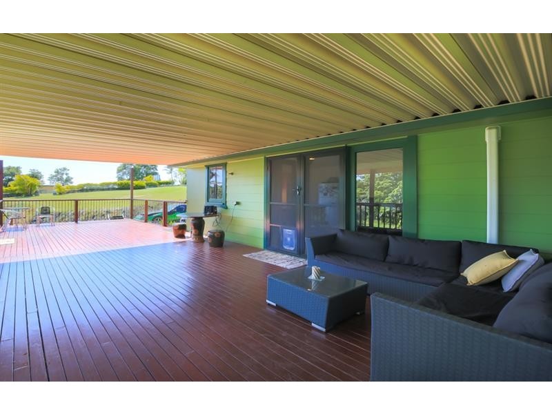 211 Newmans Rd, Woolgoolga NSW 2456