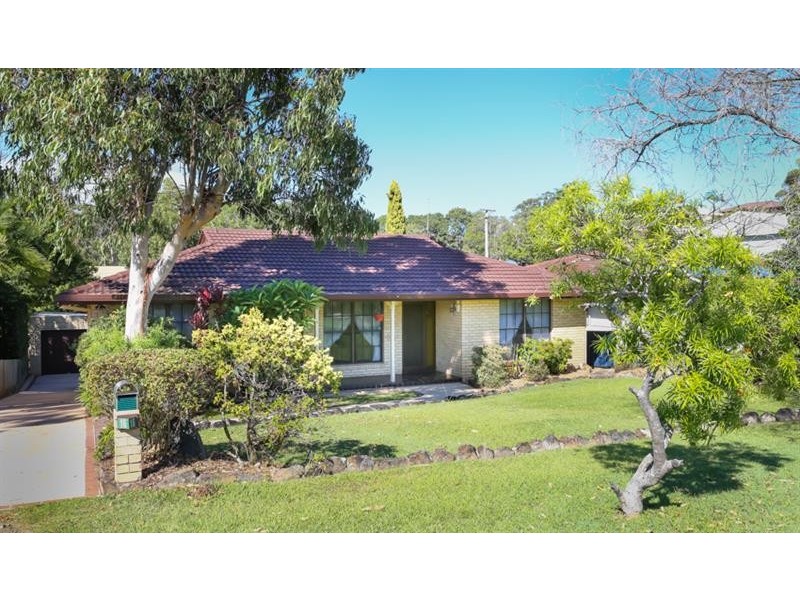 16 Lake View Ave, Safety Beach NSW 2456