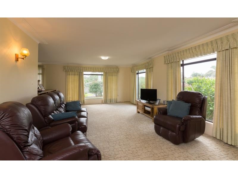 8-10 Lake View  Ave, Safety Beach NSW 2456