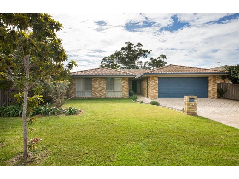 64 Newmans Rd, Woolgoolga NSW 2456