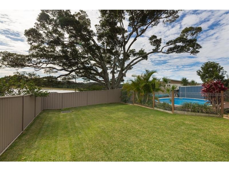 64 Newmans Rd, Woolgoolga NSW 2456