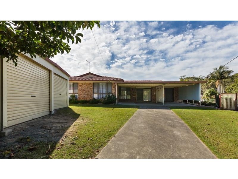 19 Tomkins Ave, Woolgoolga NSW 2456