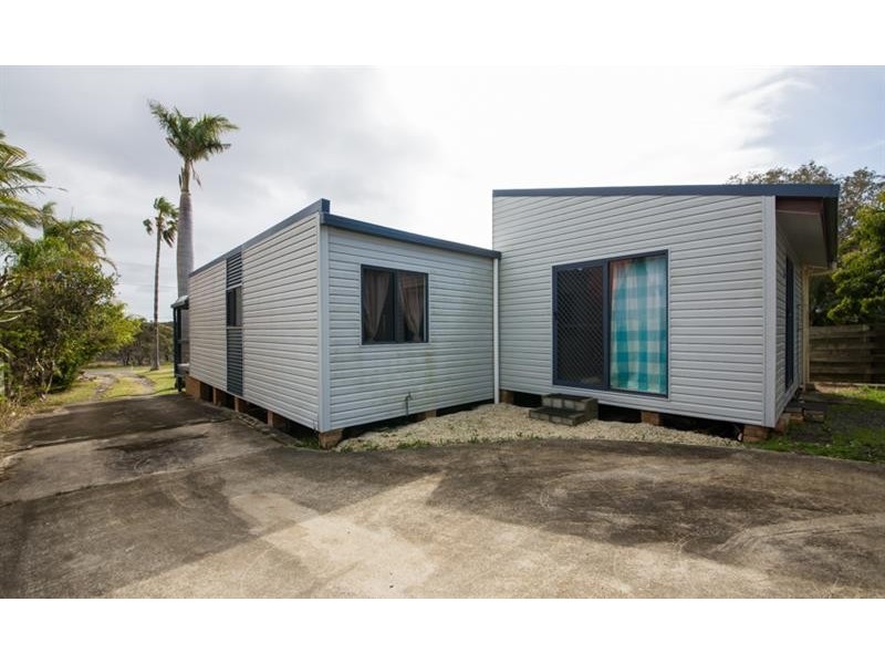 52 Arrawarra Rd, Arrawarra Headland NSW 2456
