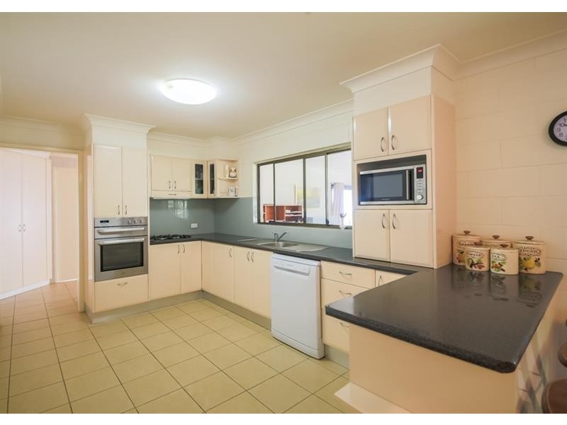 6 Haines Cl, Woolgoolga NSW 2456