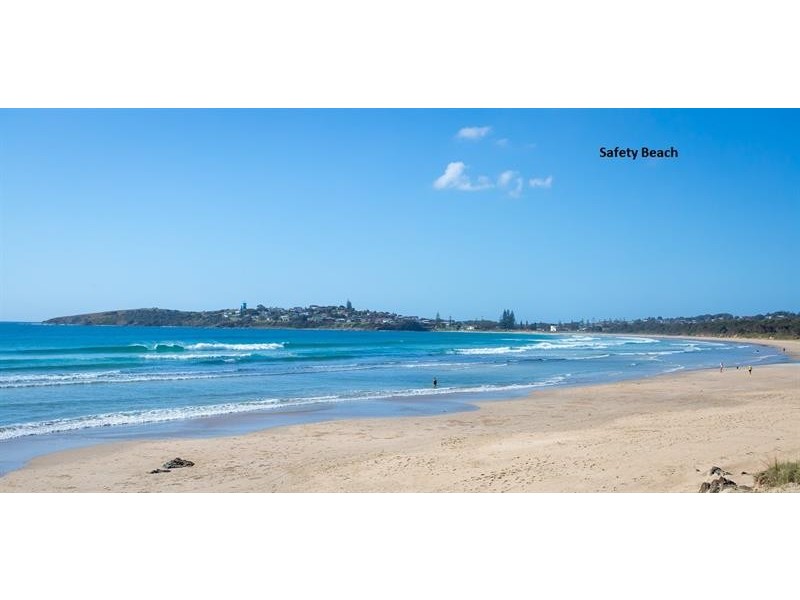 8 Beachcomber  Cl, Safety Beach NSW 2456