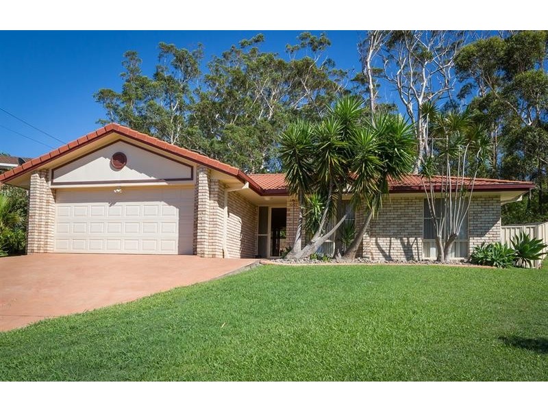 13 McPhee Cl, Woolgoolga NSW 2456