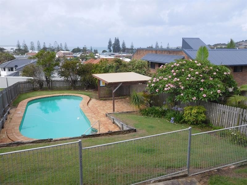 17 Nelson St, Woolgoolga NSW 2456