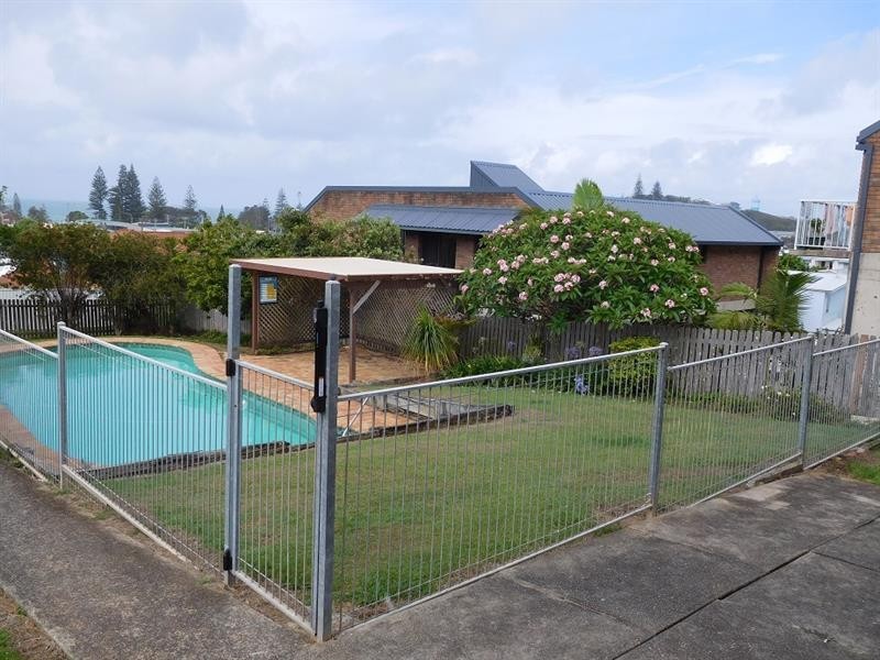 17 Nelson St, Woolgoolga NSW 2456