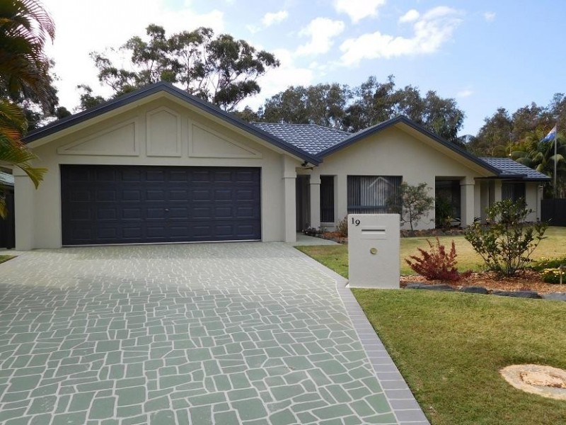 19 Ocean Links Close, Safety Beach NSW 2456