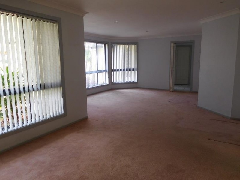 19 Ocean Links Close, Safety Beach NSW 2456