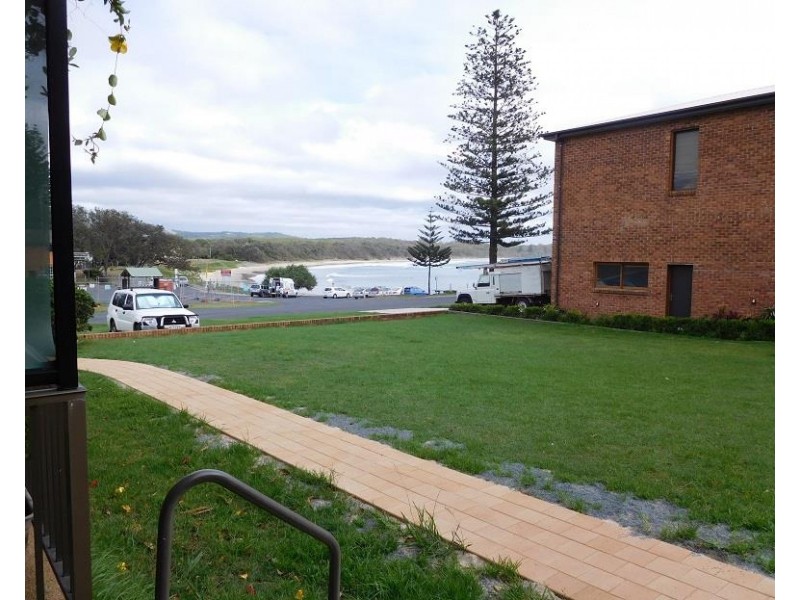 2/9 Carrington Street, Woolgoolga NSW 2456