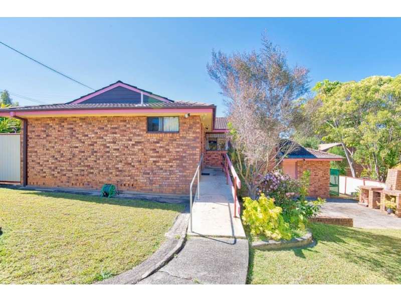 8 Tomkins Avenue, Woolgoolga NSW 2456