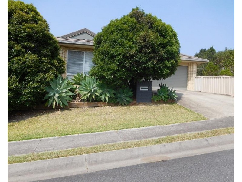 9 Admiralty Drive, Safety Beach NSW 2456