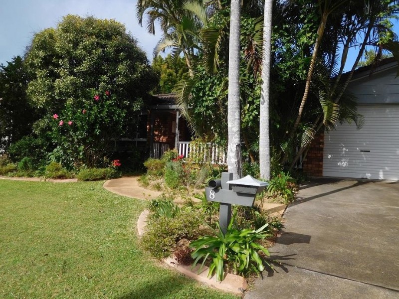 8 Baroona Street, Safety Beach NSW 2456