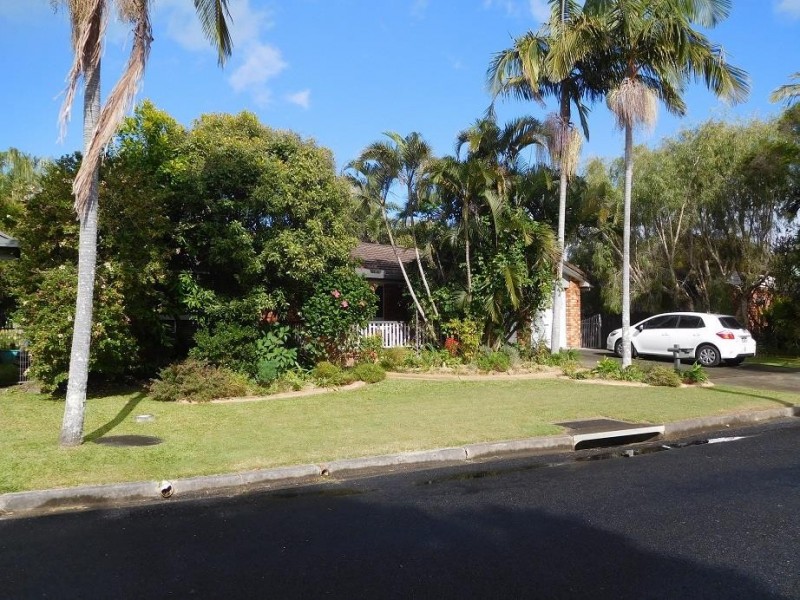 8 Baroona Street, Safety Beach NSW 2456