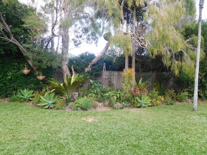 8 Baroona Street, Safety Beach NSW 2456