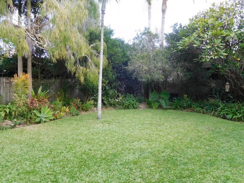 8 Baroona Street, Safety Beach NSW 2456