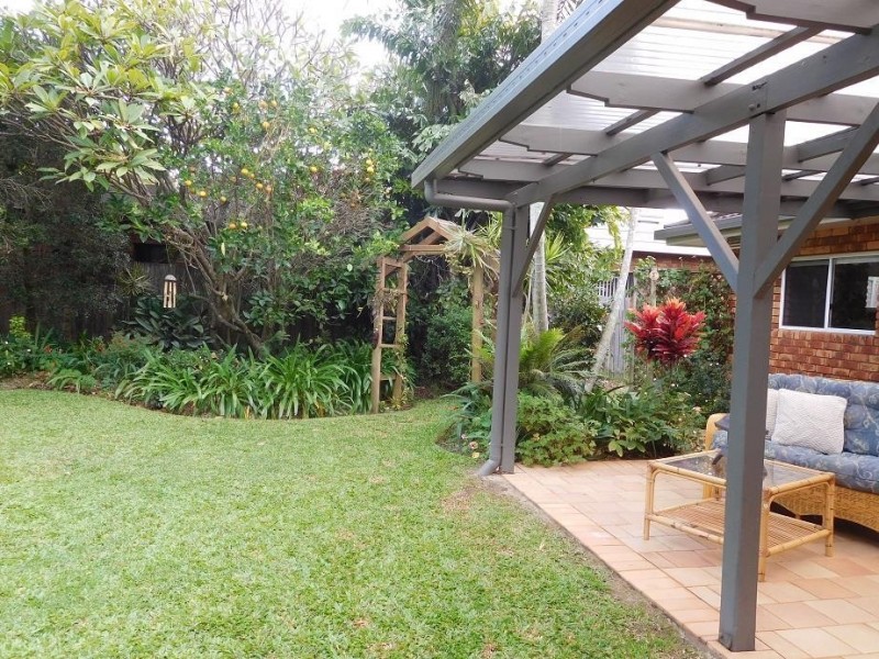 8 Baroona Street, Safety Beach NSW 2456