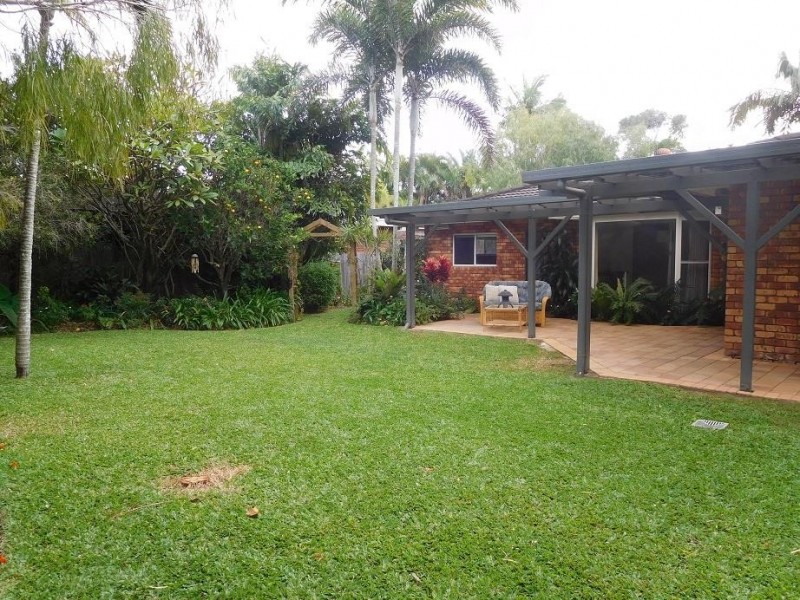 8 Baroona Street, Safety Beach NSW 2456