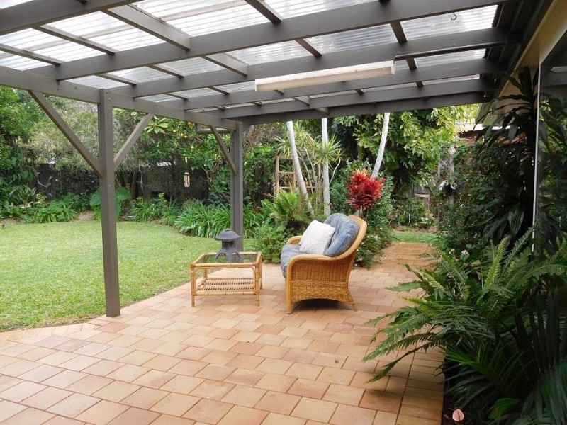 8 Baroona Street, Safety Beach NSW 2456