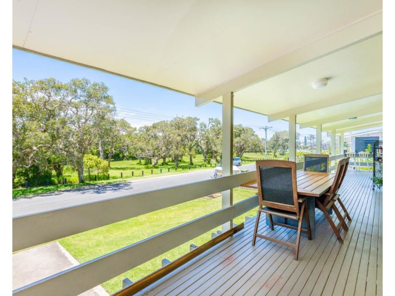 18 Sandys Beach Drive, Sandy Beach NSW 2456