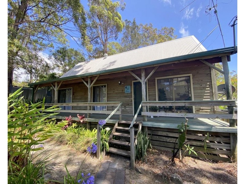 4 Wattle  Place, Sandy Beach NSW 2456