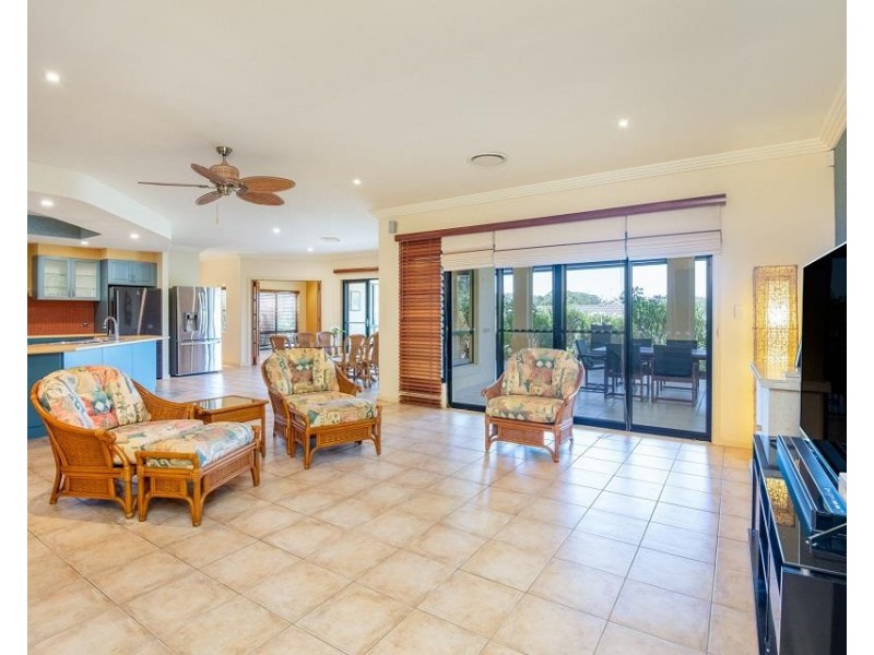 8 Vista Close, Woolgoolga NSW 2456